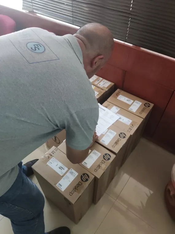 Entrega de equipo y proyecto tecnológico de Economic Sales, registro 20